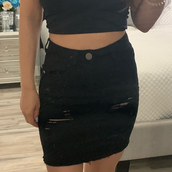 New, with tags! Black denim skirt - Picture 3 of 3